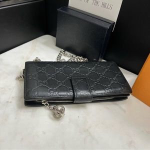GUCCI BLACK GG CROSSBODY WALLET ON CHAIN